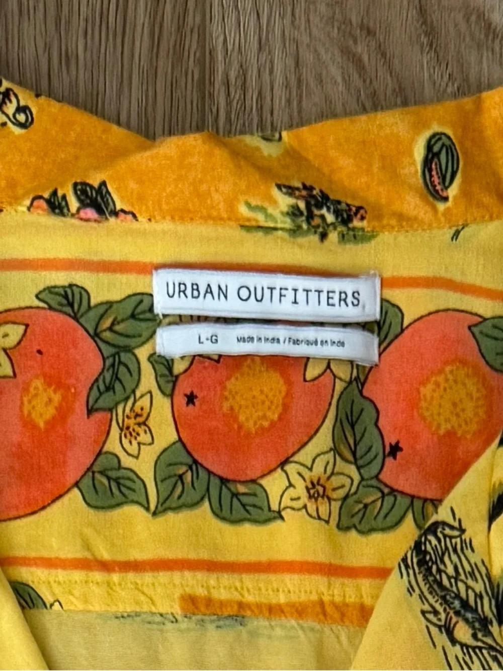 Urban Outfitters Yellow Orange & Pink Tropical Short Sleeve Button-Down Shirt L - Picture 5 of 5